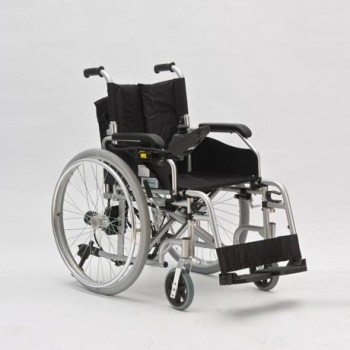 Кресло-коляска для инвалидов FS108LA